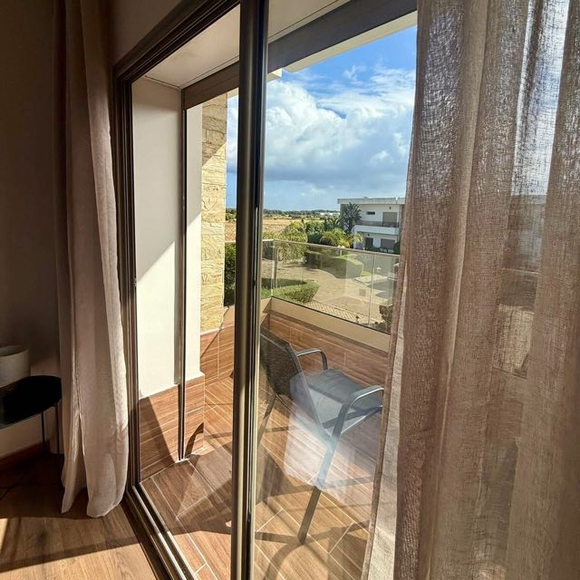 Terrasse privée devant la chambre à Villa Silya, villa avec piscine à Sidi Rahal