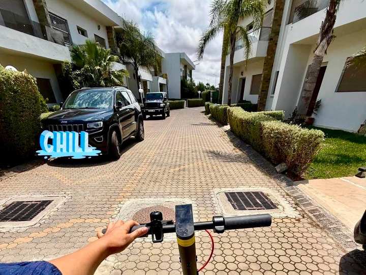 Allée calme de la résidence à Villa Silya, villa avec piscine à Sidi Rahal